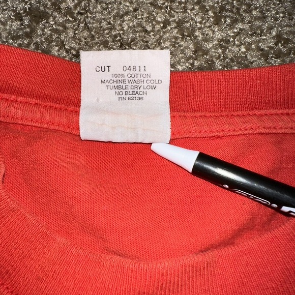 Vintage 90s T-shirt Guess USA size small orange spell out logo blank - Picture 9 of 9